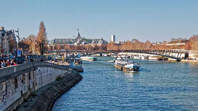 manifestation des gilets jaunes,Carte postale de la  Seine et du grand palais. 